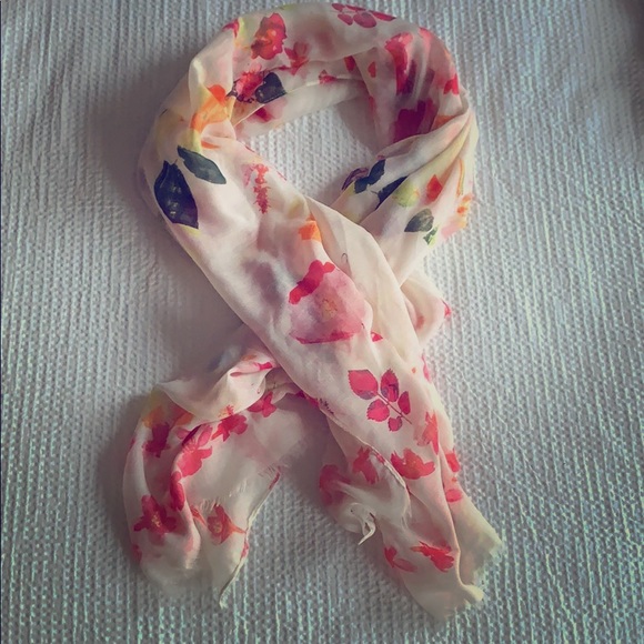 Scarf/wrap - Picture 1 of 1